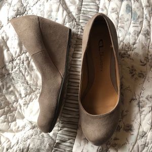Chinese Laundry nude taupe low wedges almond toe
